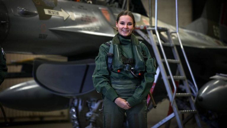 Prinţesa Ingrid Alexandra a Norvegiei a zburat cu un F-16