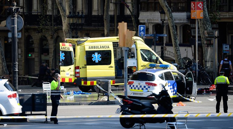 Spania îşi numără morţii. Cifra OFICIALĂ la care a ajuns bilanţul atacului din Barcelona