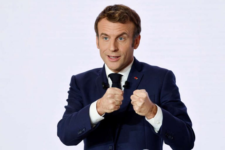 Macron îşi apără bilanţul în materie de siguranţă publică şi anunţă o creştere de buget