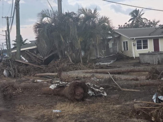 Primele ajutoare de urgenţă au ajuns în Tonga