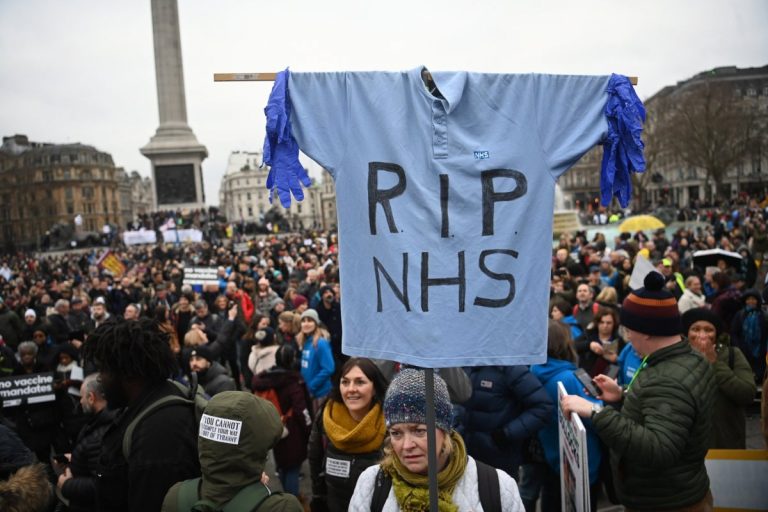 Medicii din Anglia au început o grevă pe o durată fără precedent