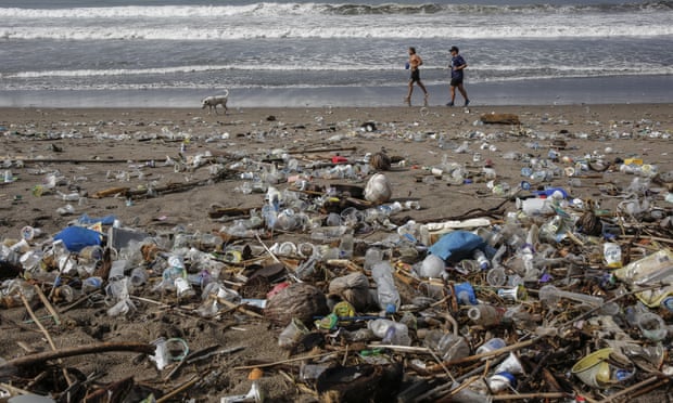 ‘Reutilizare, reciclare şi alternative’, tripla soluţie propusă de ONU împotriva poluării cu plastic