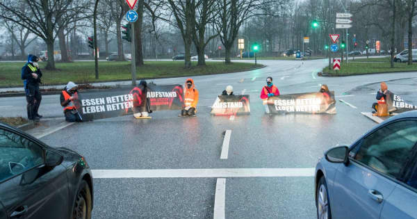 Activişti pentru protecţia mediului au blocat din nou o autostradă din Berlin