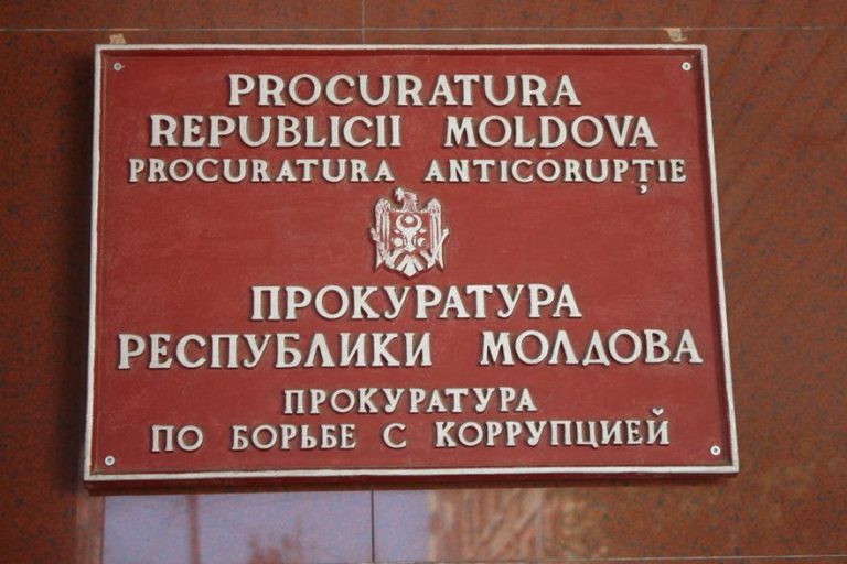 Patru foşti parlamentari moldoveni au fost REŢINUŢI de Procuratura Anticorupţie