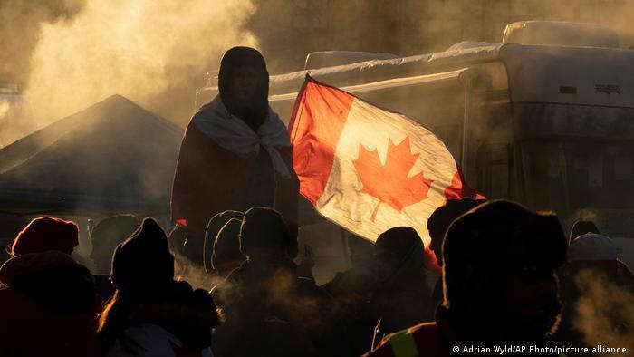 VIDEO – Liderii protestelor din Canada au fost ARESTAŢI