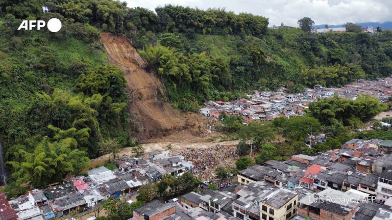 Cel puţin 10 morţi în inundaţii produse în urma ploilor torenţiale din nord-vestul Columbiei