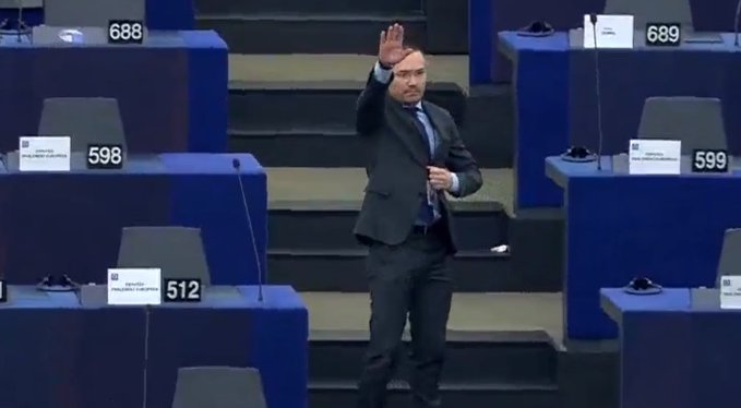 Eurodeputatul bulgar Angel Djambazki acuzat că a făcut salutul nazist afirmă că gestul său a fost înţeles greşit