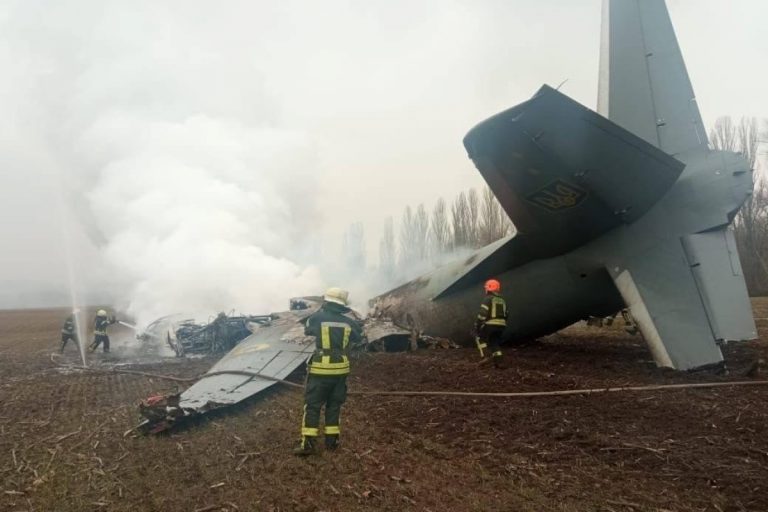 Aeroportul din oraşul Vinniţa, bombardat; Primar: Au căzut opt bombe