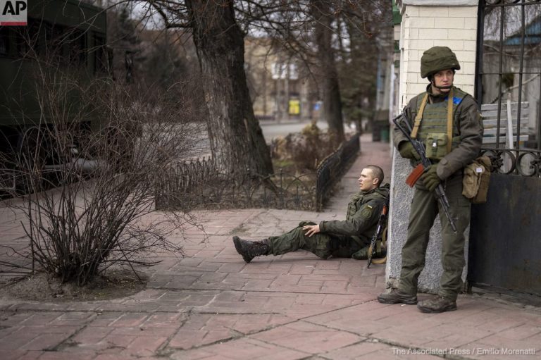 Autoritățile ucrainene au identificat cinci soldați ruși care au tras asupra civililor în regiunea Kiev