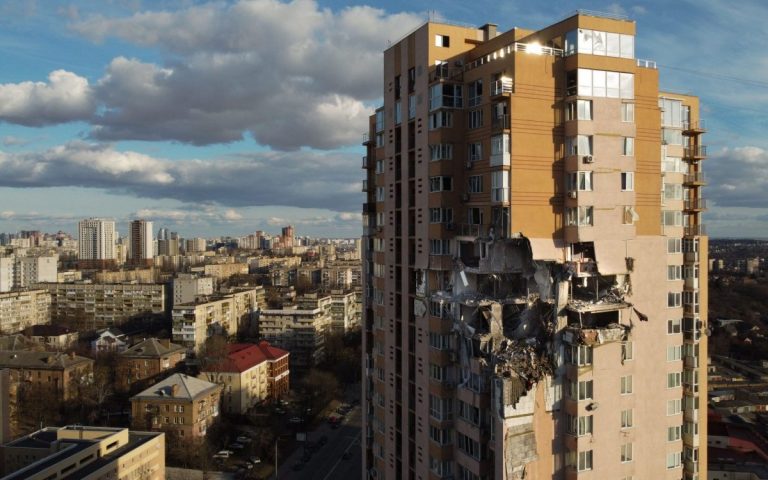 Atac cu drone asupra unei clădiri din Kiev; cel puțin un mort