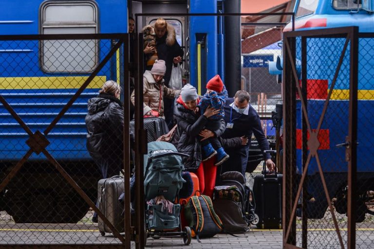 Peste un milion de refugiaţi din Ucraina au ajuns în Polonia! Londra are în vedere extinderea mecanismului de primire a celor care fug de război