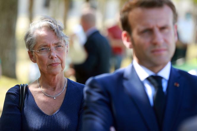 Macron RESPINGE demisia înaintată de premierul francez