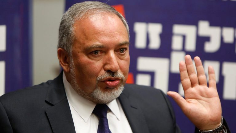 Ministrul israelian al apărării a îndemnat la boicotarea cetăţenilor israeliano-arabi