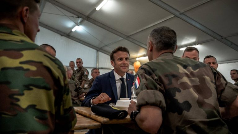 Macron NU exclude trimiterea de trupe occidentale în Ucraina