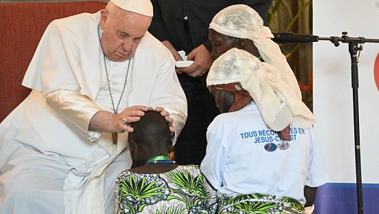 Papa Francisc îşi continuă vizita în Republica Democrată Congo