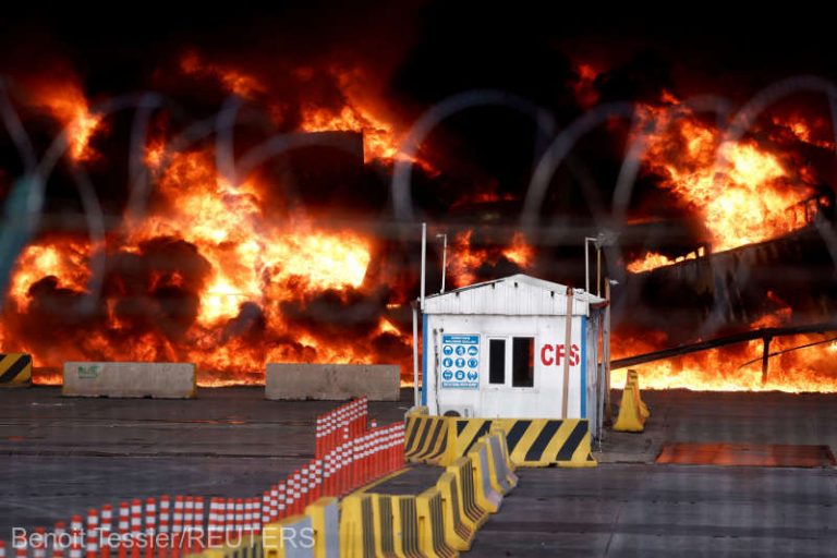 Incendiu de proporţii în portul Iskenderun din Turcia – VIDEO