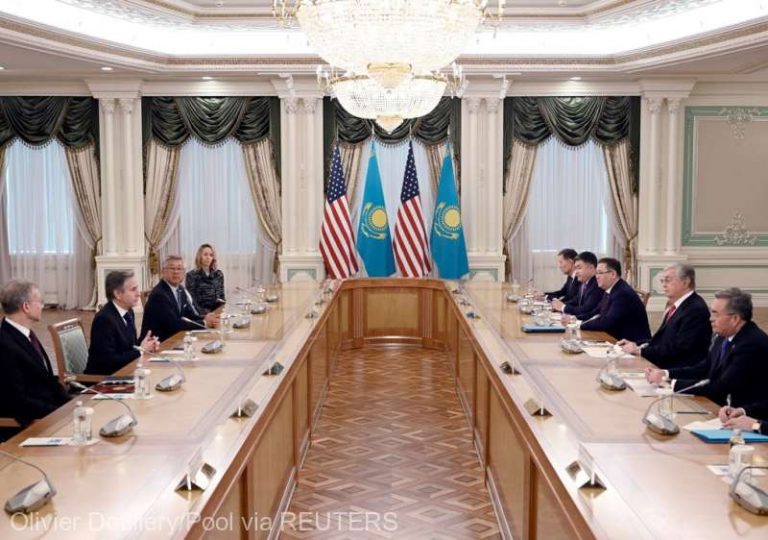 Secretarul de stat american afişează sprijinul SUA pentru independenţa şi integritatea teritorială a Kazahstanului