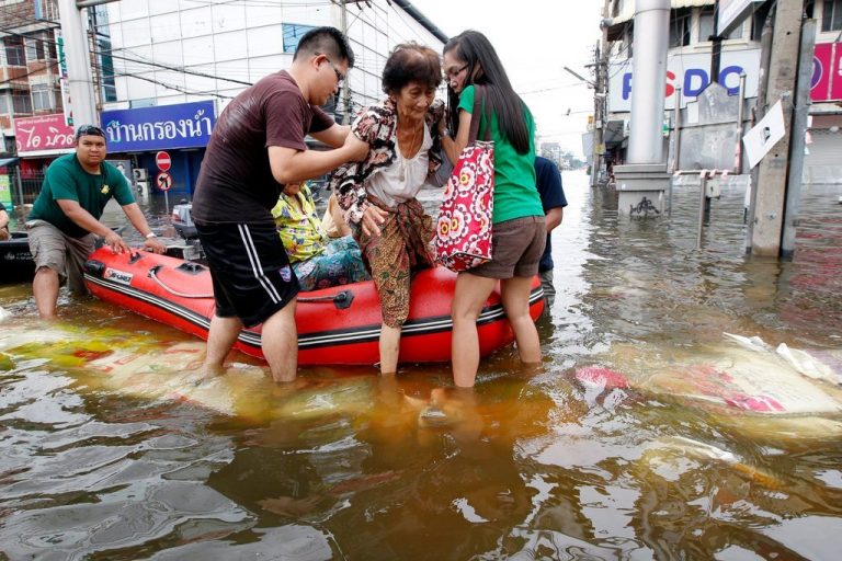 Furtuna Pabuk a lovit puternic sudul Thailandei: Inundaţii şi pene de curent; insule turistice cruţate