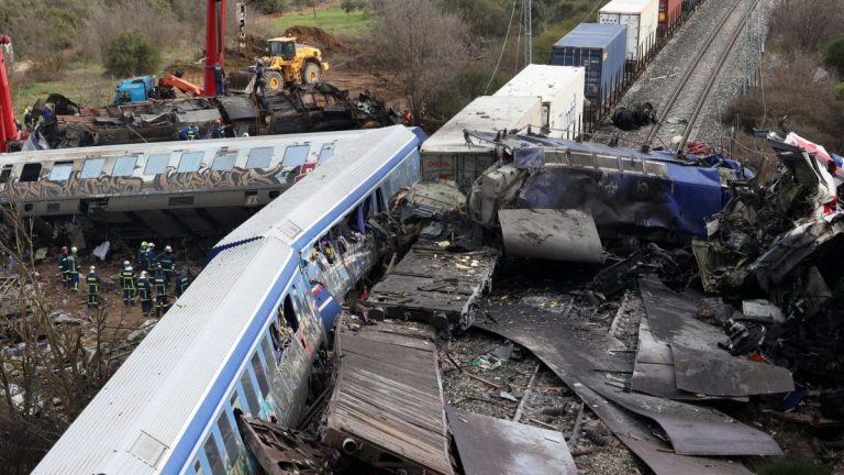 Grecia caută răspunsuri după cel mai grav accident feroviar din istoria sa