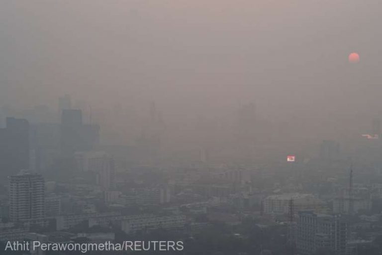 Thailandezii sunt sfătuiţi să lucreze de acasă din cauza poluării
