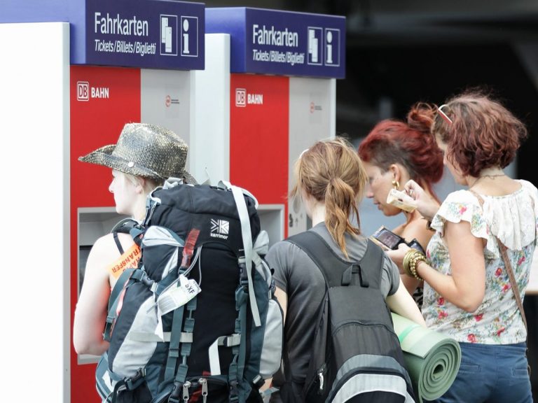 UE alocă 12 milioane de euro pentru bilete GRATUITE de tren destinate tinerilor de 18 ani care vizitează Europa
