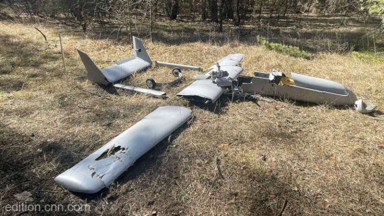 Militarii ucraineni au descoperit resturile unei drone de fabricaţie chineză, modernizată şi înarmată (CNN)