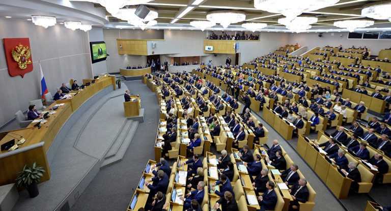 Parlamentul rus a adoptat o lege ce incriminează profanarea panglicii militare Sf. Gheorghe