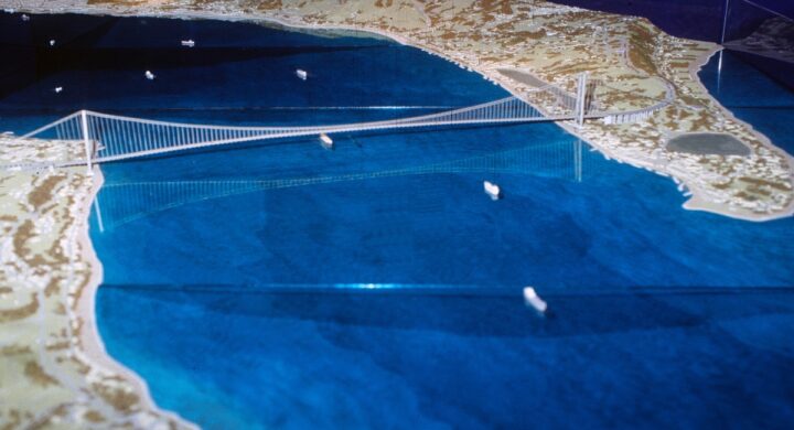Guvernul italian relansează planul de construcţie a unui pod între Sicilia şi continent