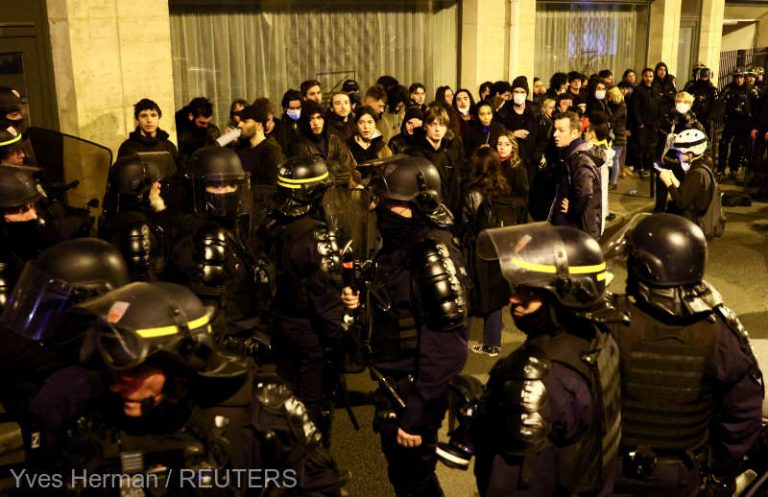 Zeci de persoane, reţinute în urma ultimelor proteste din Franţa