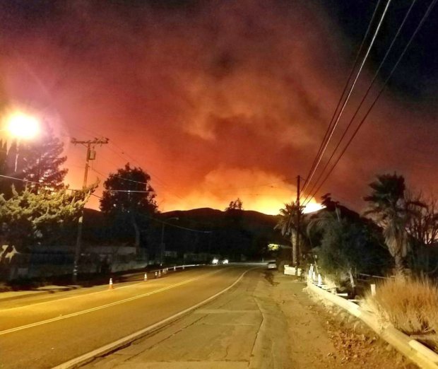 Evacuări masive în California din cauza incendiilor de vegetație