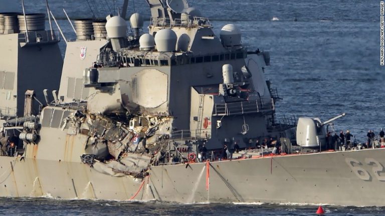 US Navy îşi PEDEPSEŞTE militarii pentru coliziunea distrugătorului USS Fitzgerald