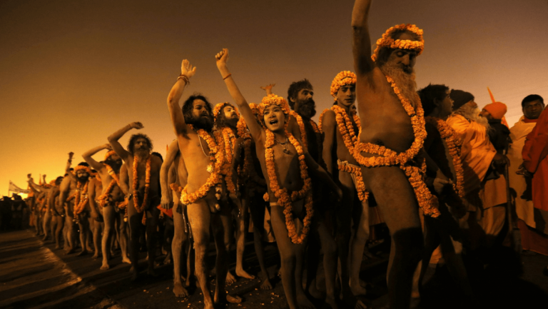 Indienii se înghesuie la un festival religios în plină pandemie de COVID-19