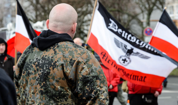 Casele mai multor neonazişti germani au fost percheziţionate de procurori