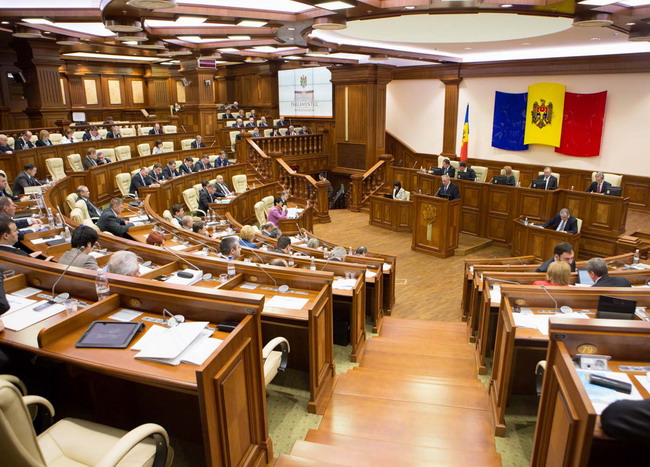 Parlamentul moldovean se va întruni pentru examinarea moţiunii de cenzură şi învestirea preşedintelui ales