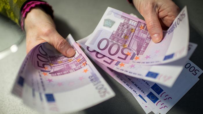 Uniunea Europeană interzice plăţile în numerar de peste 10.000 de euro