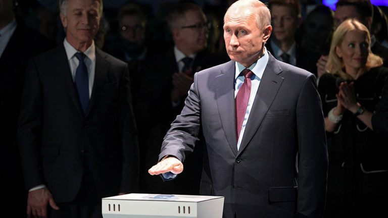 Putin oferă explicaţii despre presupusa ingerinţă rusă în alegerile din SUA