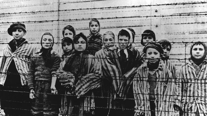 Ierusalim : O expoziţie de fotografie oferă trei perspective divergente asupra Holocaustului