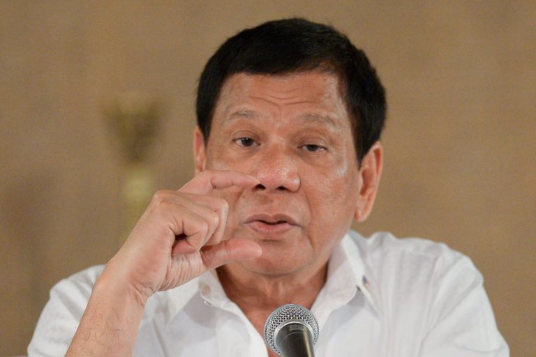Rodrigo Duterte loveşte în Biserica Catolică şi cere legalizarea căsătoriilor gay