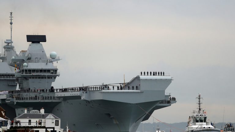 Marea Britanie trimite un portavion în Oceanul Pacific