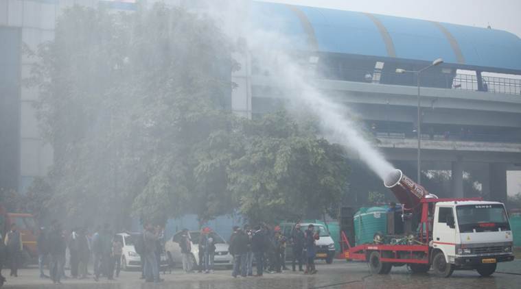 Poluarea din New Delhi este combătută cu un pulverizator uriaş