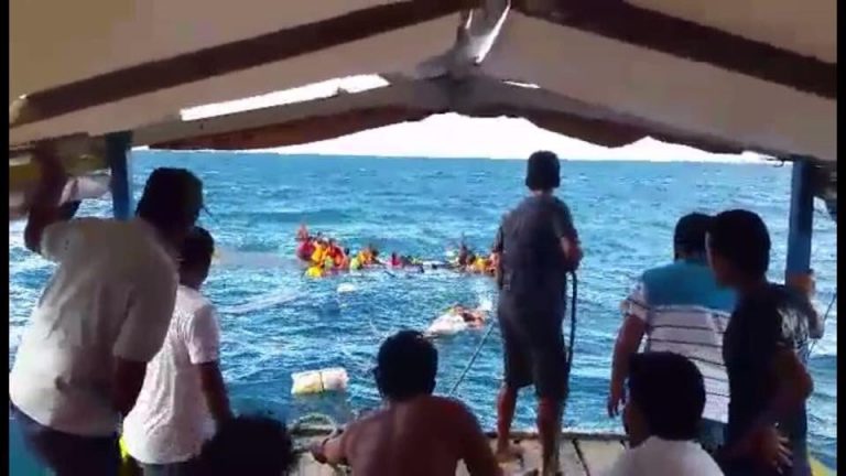 Un feribot cu peste 250 de oameni la bord a naufragiat în Filipine. Cel puţin trei oameni au murit