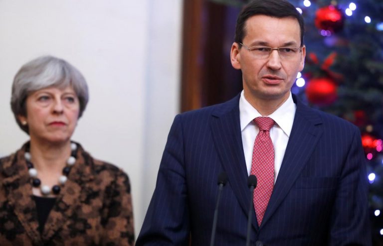 Theresa May susţine Polonia în faţa criticilor Comisiei Europene