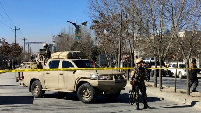 MĂCEL la Kabul. Cel puţin 40 de morţi într-un atac terorist sinucigaş