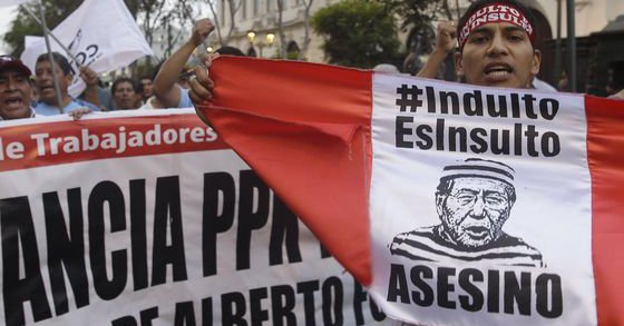 Mii de peruani protestează faţă de graţierea lui Alberto Fujimori – VIDEO