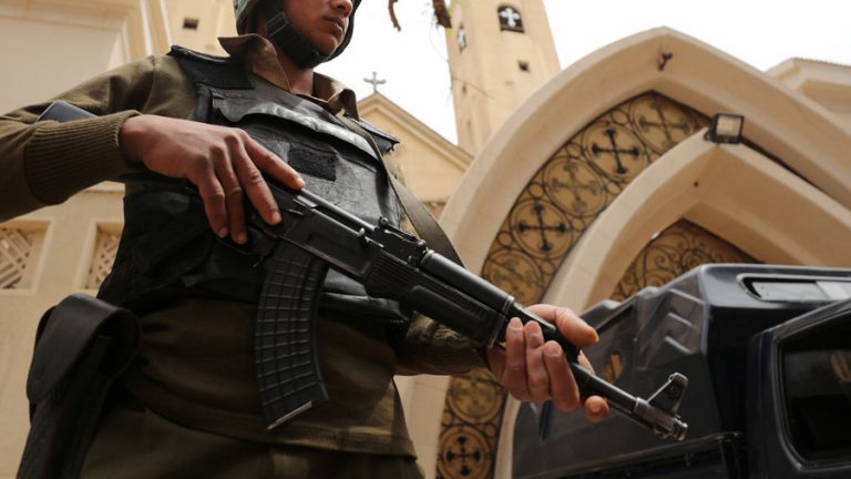 Nouă persoane au fost ucise într-un atac comis de un jihadist înarmat într-o biserică la sud de Cairo