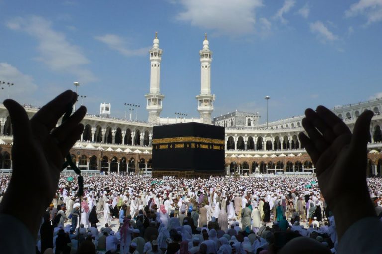 Credincioşii musulmani s-au adunat pe Muntele Arafat din Arabia Saudită pentru etapa finală a pelerinajul la Mecca