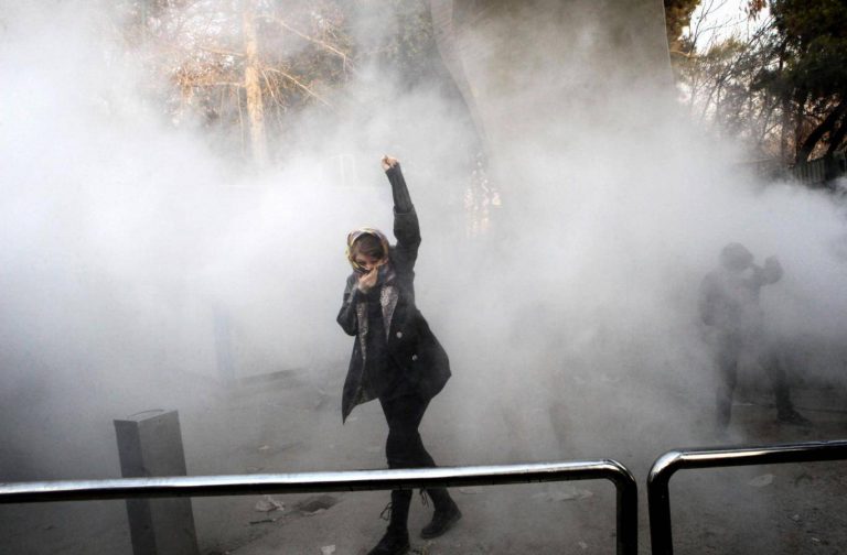 Ani grei de închisoare pentru o studentă care a participat la protestele din Teheran