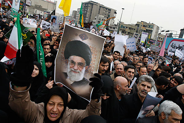 Mii de iranieni au ieşit pe străzi în sprijinul regimului de la Teheran