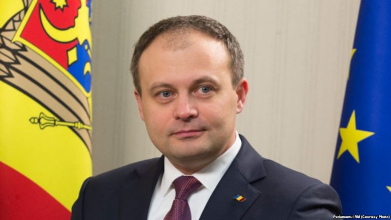 Preşedintele Parlamentului de la Chişinău îl acuză pe Dodon că foloseşte în scop electoral eliberarea celor doi ostatici moldoveni