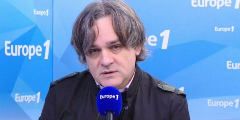 Directorul Charlie Hebdo vorbeşte despre libertatea de exprimare